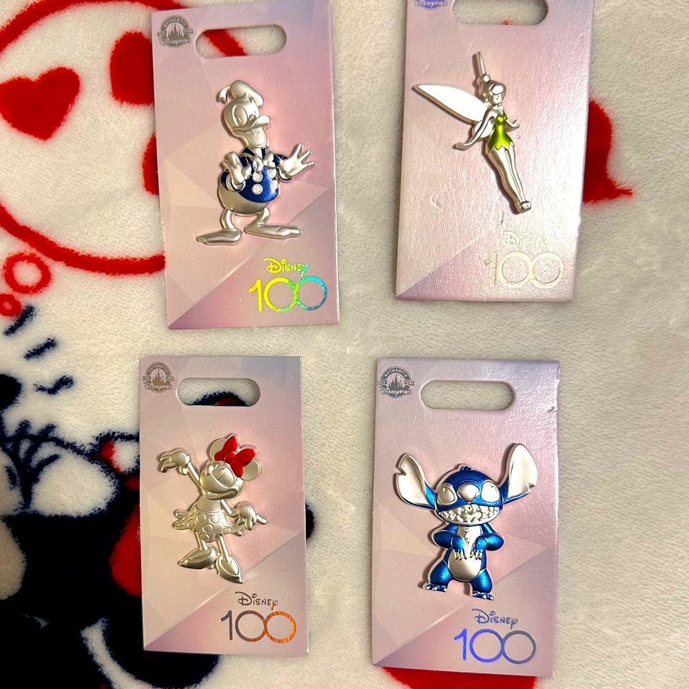 ❌SOLD❌🤍Disney 100 pin set🤍